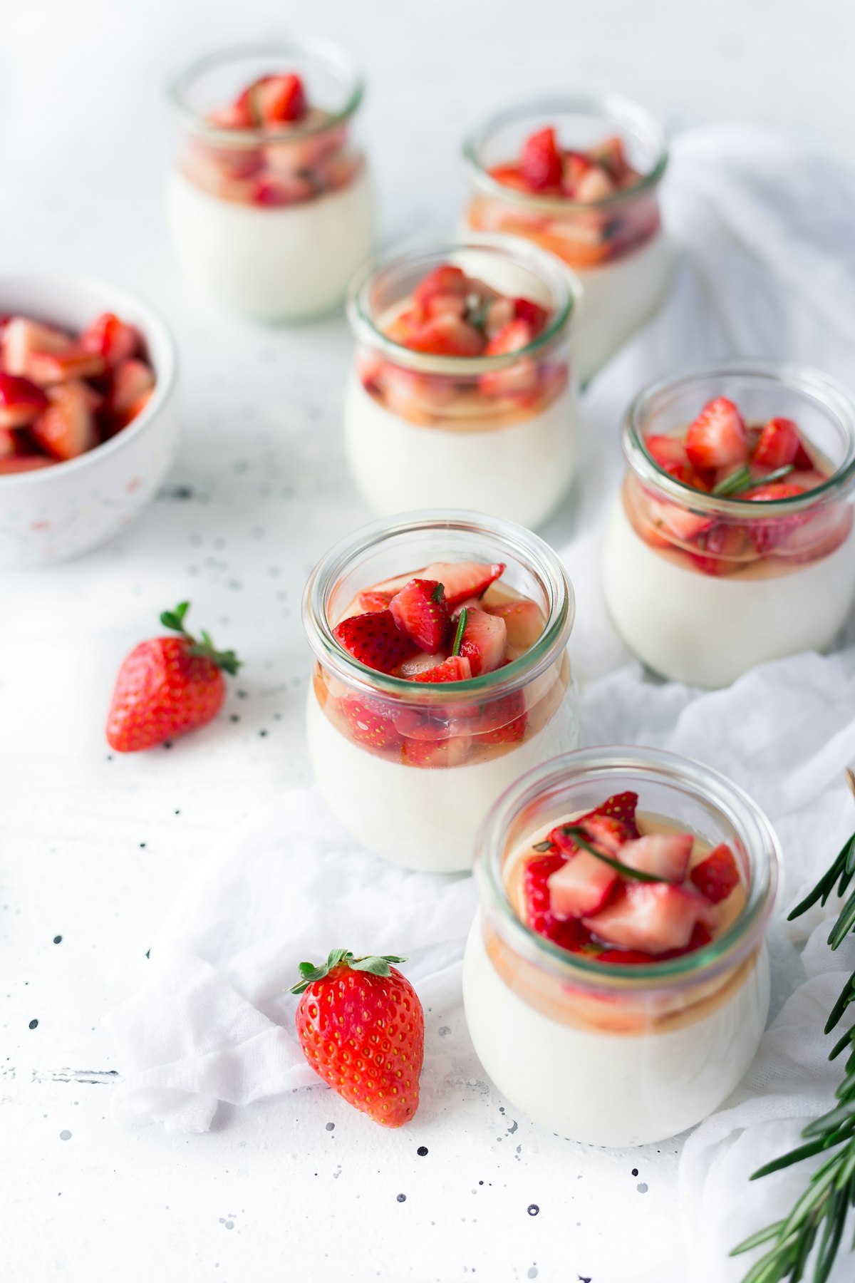 Spoon desserts with strawberries